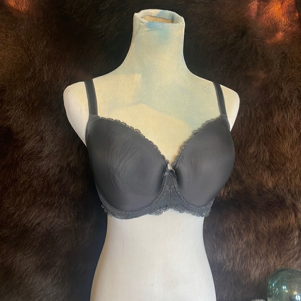 Victoria’s Secret bra 36DD (1675)